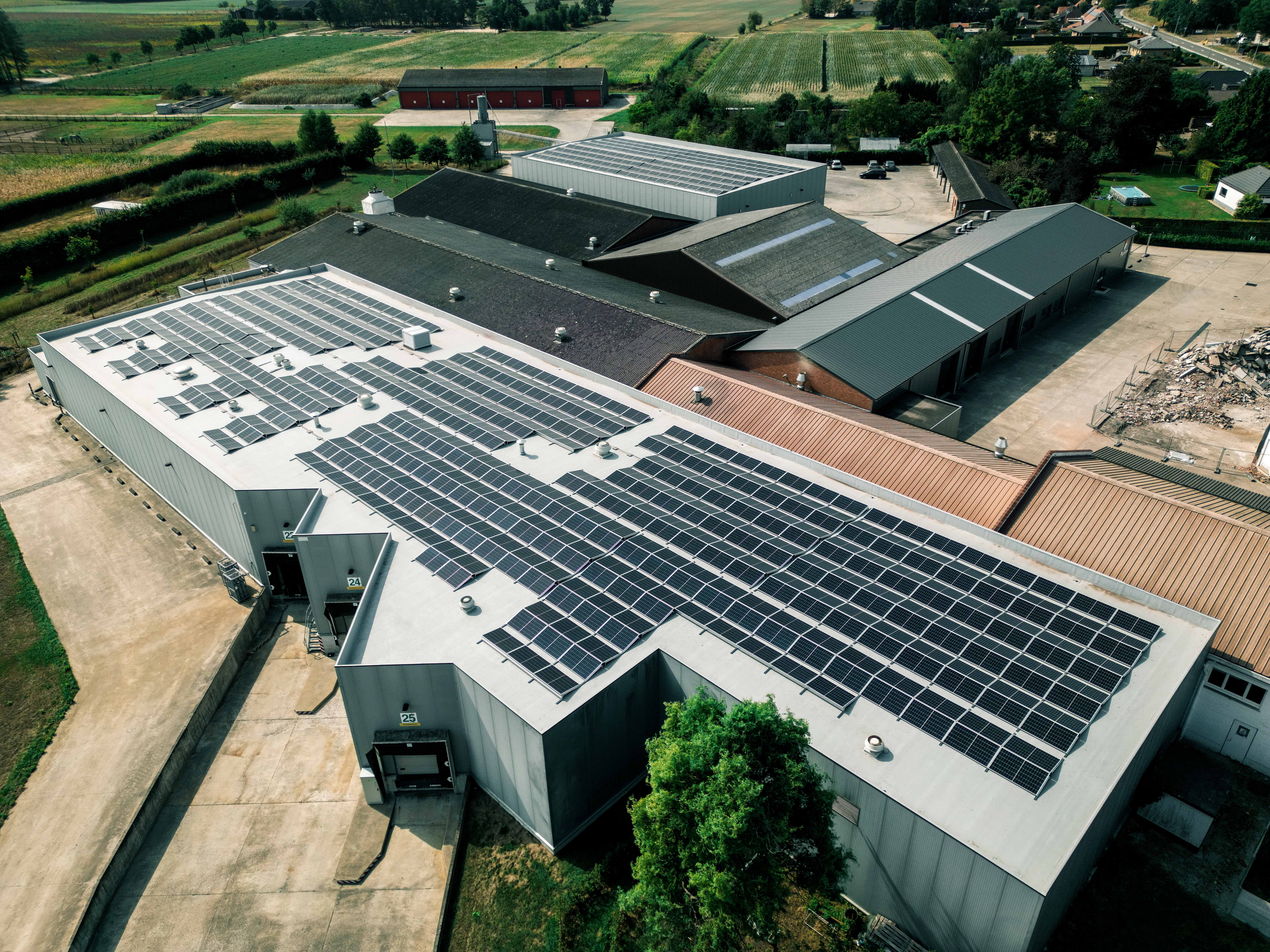 Solora_solar_panels_for_companies_pluriton_4